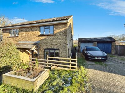 Middle Walk, 3 bedroom Semi Detached House to rent, &pound;1,750 pcm