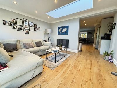 Middle Walk, 3 bedroom Semi Detached House to rent, &pound;1,700 pcm