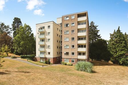 Ferndale Close, 1 bedroom Flat for sale, &pound;170,000