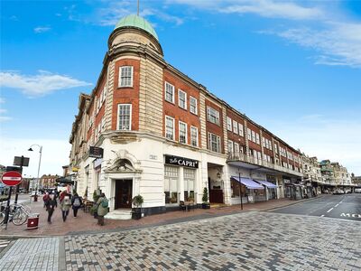 Mount Pleasant Road, 3 bedroom Flat to rent, &pound;2,000 pcm