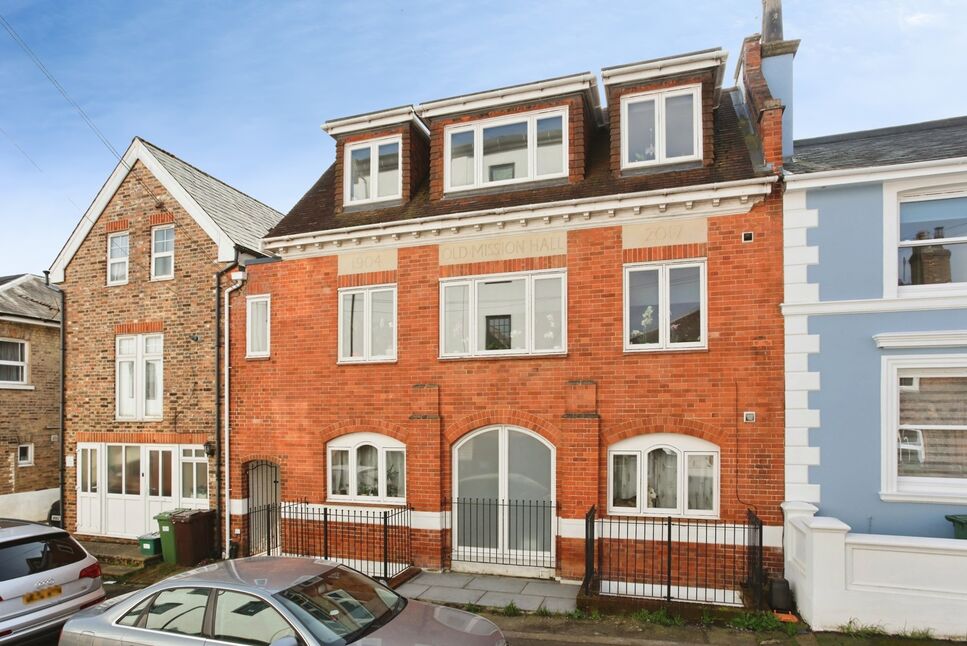 Main image of 2 bedroom Flat for sale, Hill Street, Tunbridge Wells, Kent, TN1