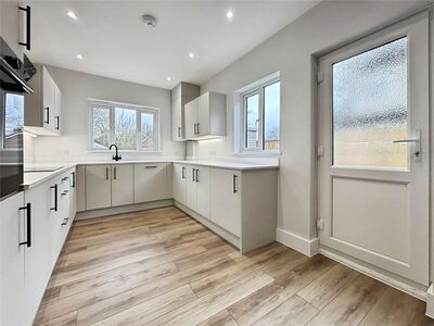 Vicarage Road, 2 bedroom Semi Detached House to rent, &pound;1,600 pcm