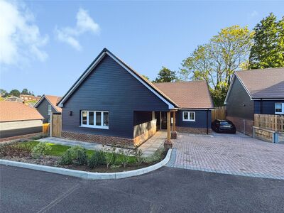 Henwood Green Road, 3 bedroom Detached Bungalow for sale, &pound;730,000