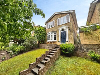 Mendip Walk, 3 bedroom Detached House for sale, &pound;525,000