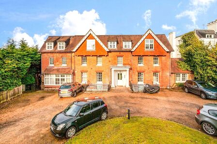 3 bedroom Flat for sale