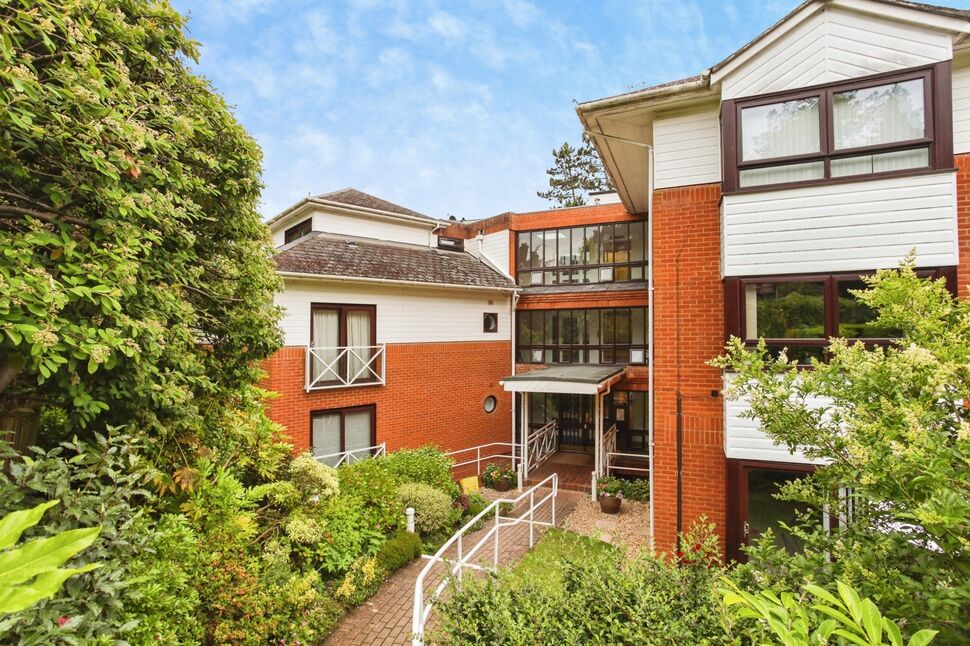 2 bedroom Flat for sale