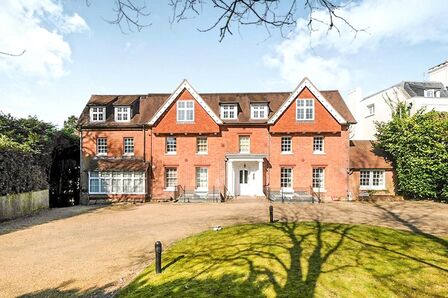 Bishops Down Road, 1 bedroom Flat for sale, &pound;220,000