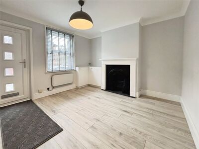 2 bedroom Mid Terrace House to rent