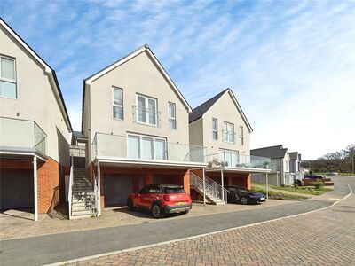 Bramling Crescent, 3 bedroom Detached House to rent, &pound;2,650 pcm