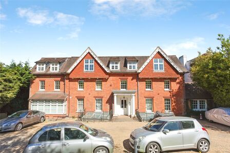 Bishops Down Road, 3 bedroom Flat for sale, &pound;400,000