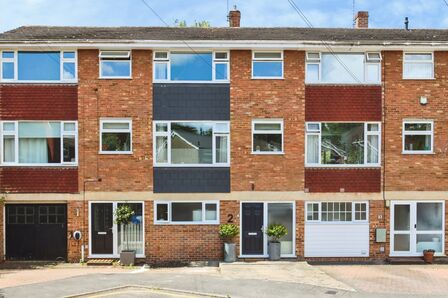 4 bedroom Mid Terrace House for sale