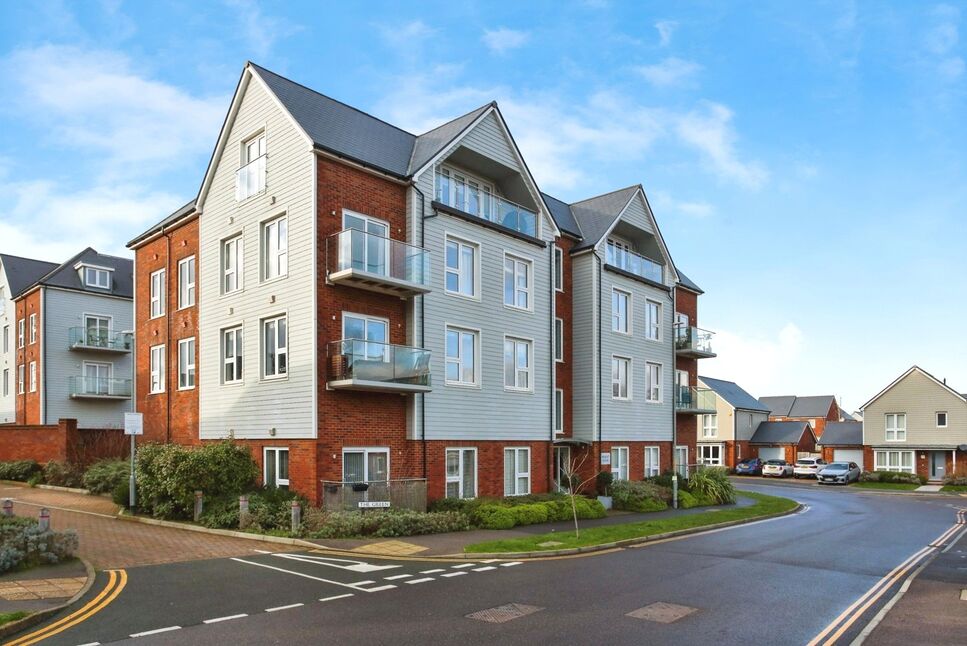 Main image of 2 bedroom Flat for sale, Herald Gardens, Tunbridge Wells, Kent, TN2