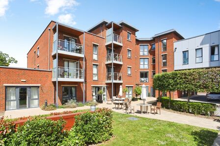 St. Johns Road, 2 bedroom Flat for sale, &pound;300,000