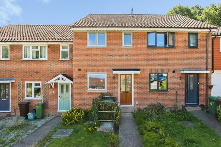 2 bedroom Mid Terrace House for sale
