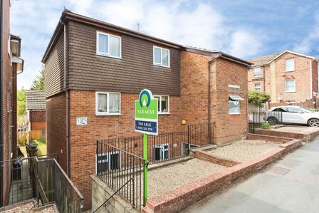 Brook Road, 1 bedroom Flat for sale, &pound;200,000