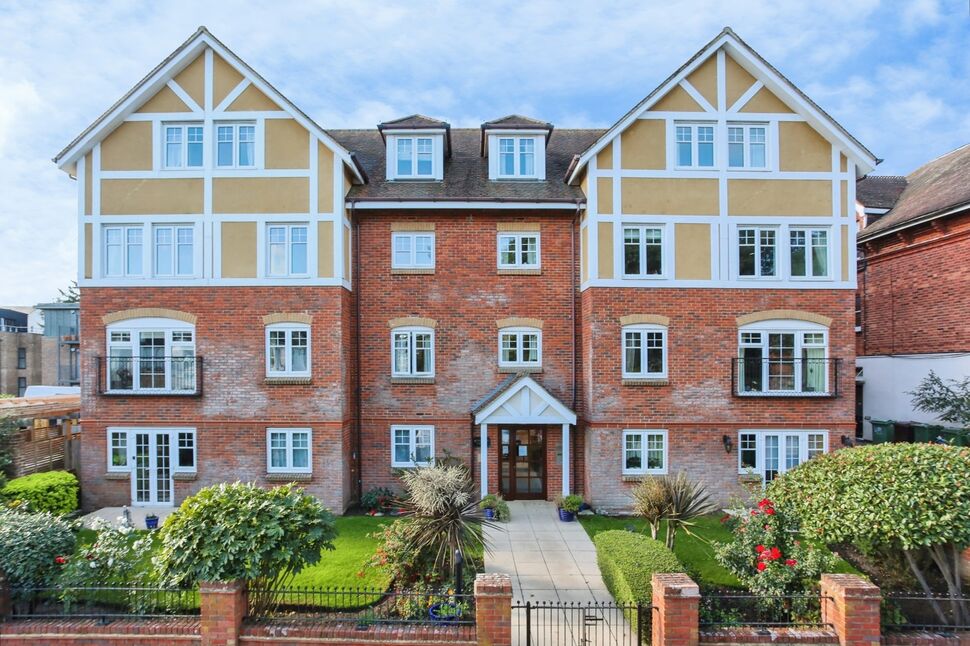 Main image of 2 bedroom Flat for sale, Park Road, Tunbridge Wells, Kent, TN4