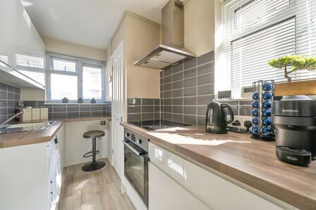 North Street, 1 bedroom Flat for sale, &pound;150,000