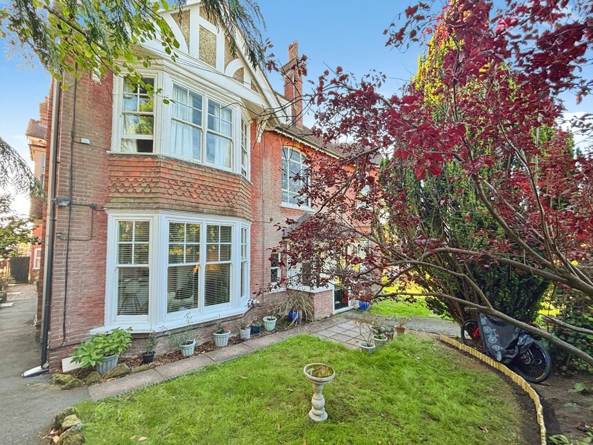 Main image of 2 bedroom Flat to rent, Boyne Park, Tunbridge Wells, Kent, TN4
