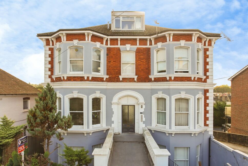 Main image of 1 bedroom Flat for sale, Woodbury Park Road, Tunbridge Wells, Kent, TN4