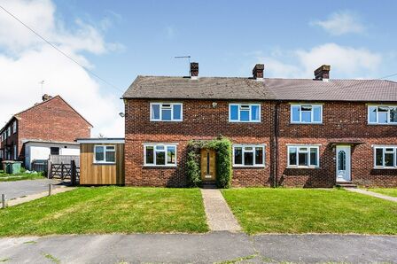 Gibbet Lane, 3 bedroom Semi Detached House to rent, £1,650 pcm
