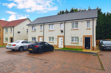 Smithycroft Way, 2 bedroom End Terrace House to rent, &pound;975 pcm