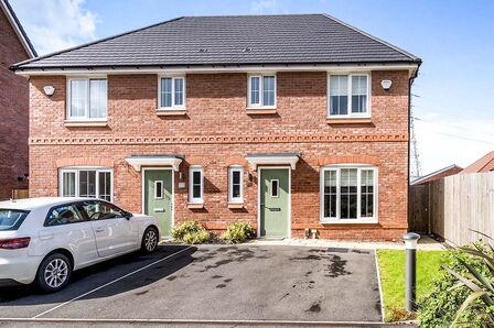Chenille Close, 3 bedroom Semi Detached House to rent, £1,400 pcm