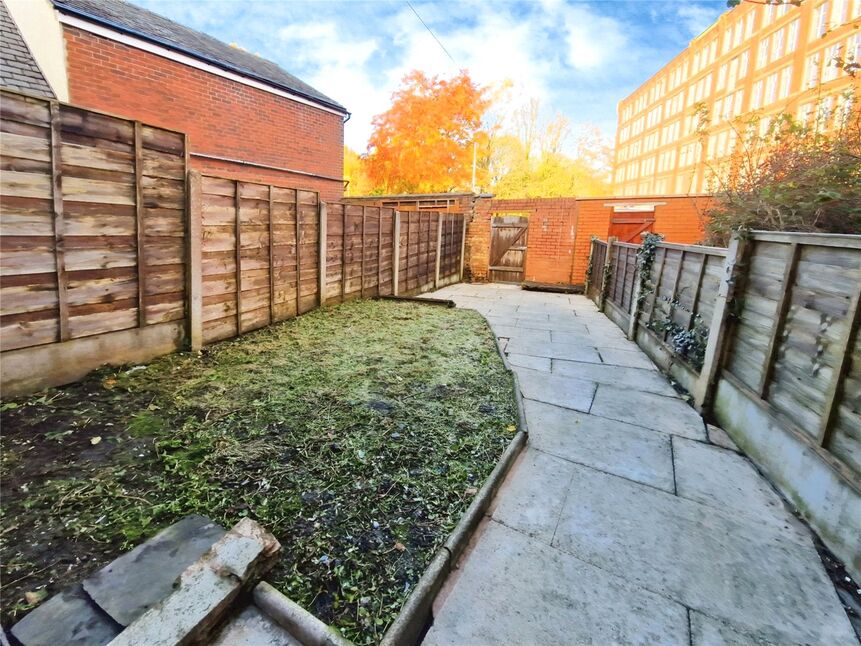 3 bedroom Mid Terrace House for sale, Halliwell Road, Bolton, BL1 £