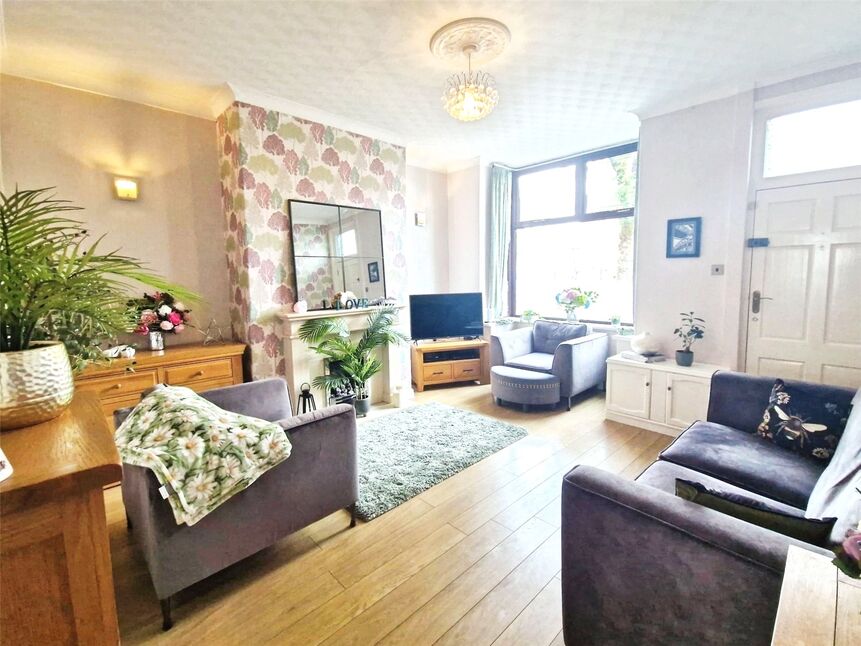3 bedroom Mid Terrace House for sale