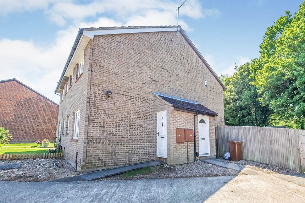 Main image of 1 bedroom House to rent, Tay Close, Kent, Chatham, ME5