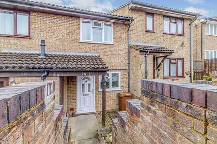 Ramillies Close, 2 bedroom Mid Terrace House to rent, £1,350 pcm