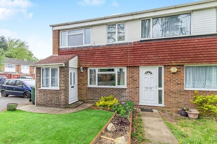 3 bedroom Mid Terrace House for sale