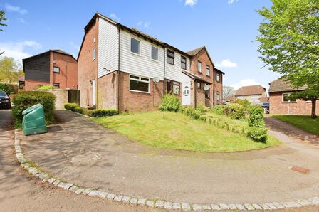 Sheraton Court, 2 bedroom End Terrace House to rent, £1,350 pcm