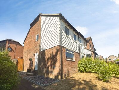 Sheraton Court, 2 bedroom End Terrace House to rent, &pound;1,300 pcm
