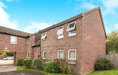 Shepperton Close, 1 bedroom Flat for sale, &pound;125,000