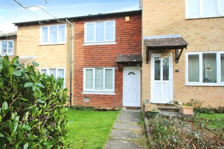 Quinion Close, 2 bedroom Mid Terrace House to rent, £1,200 pcm