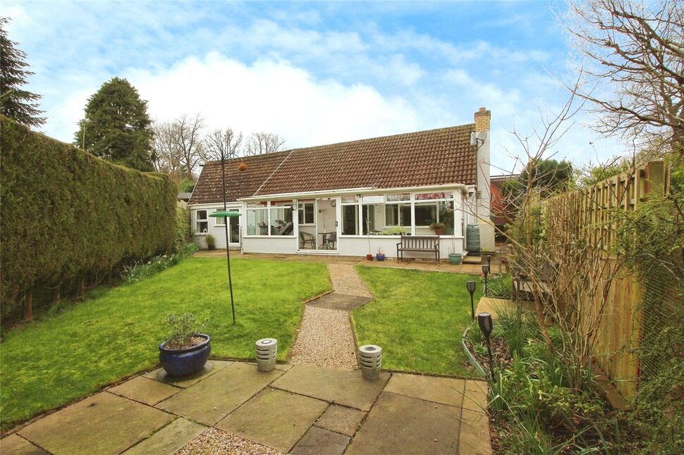 4 bedroom Detached Bungalow for sale, Hurst Hill, Walderslade, ME5 £