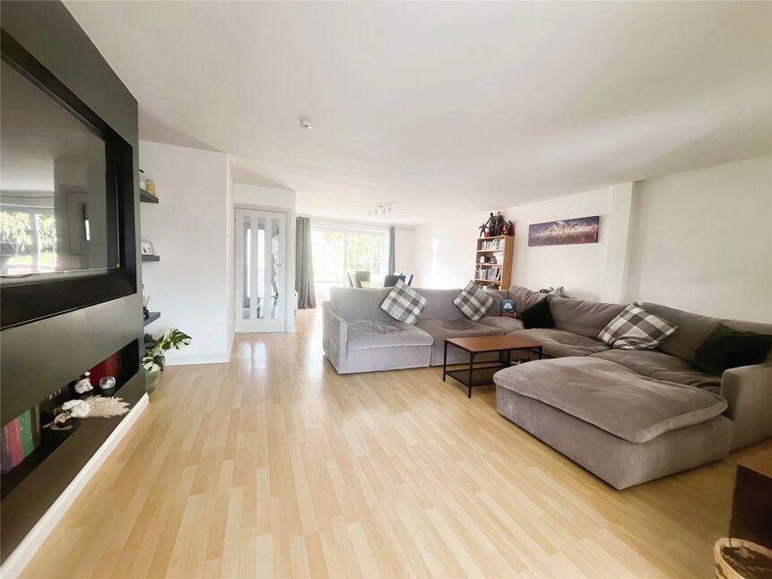 2 bedroom Semi Detached House for sale, Sussex Drive, Walderslade, ME5 £375,000