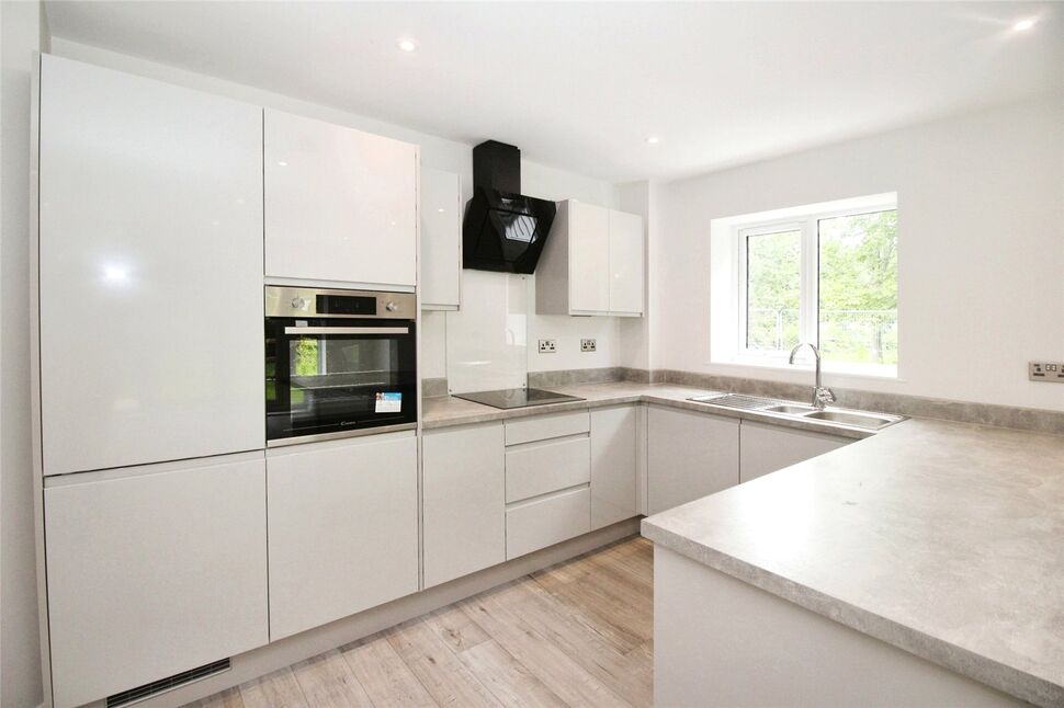 Main image of 2 bedroom Flat for sale, Weybridge Close, Lords Wood, Kent, ME5