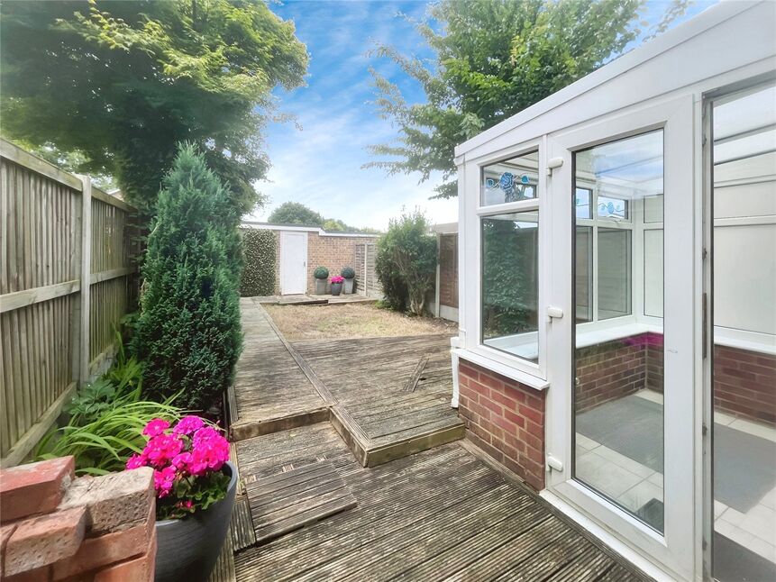 3 bedroom Mid Terrace House for sale, Gleaming Wood Drive, Lords Wood