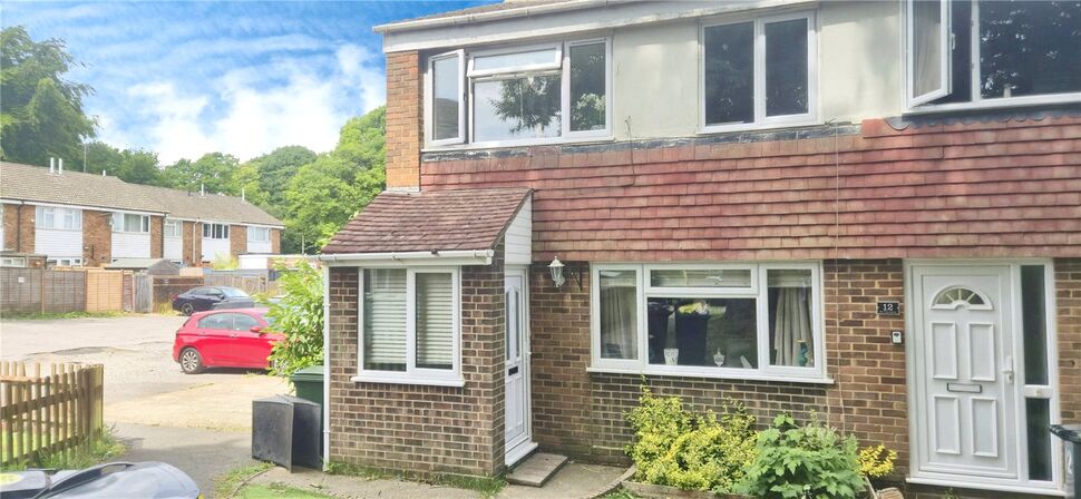 3 bedroom Mid Terrace House for sale