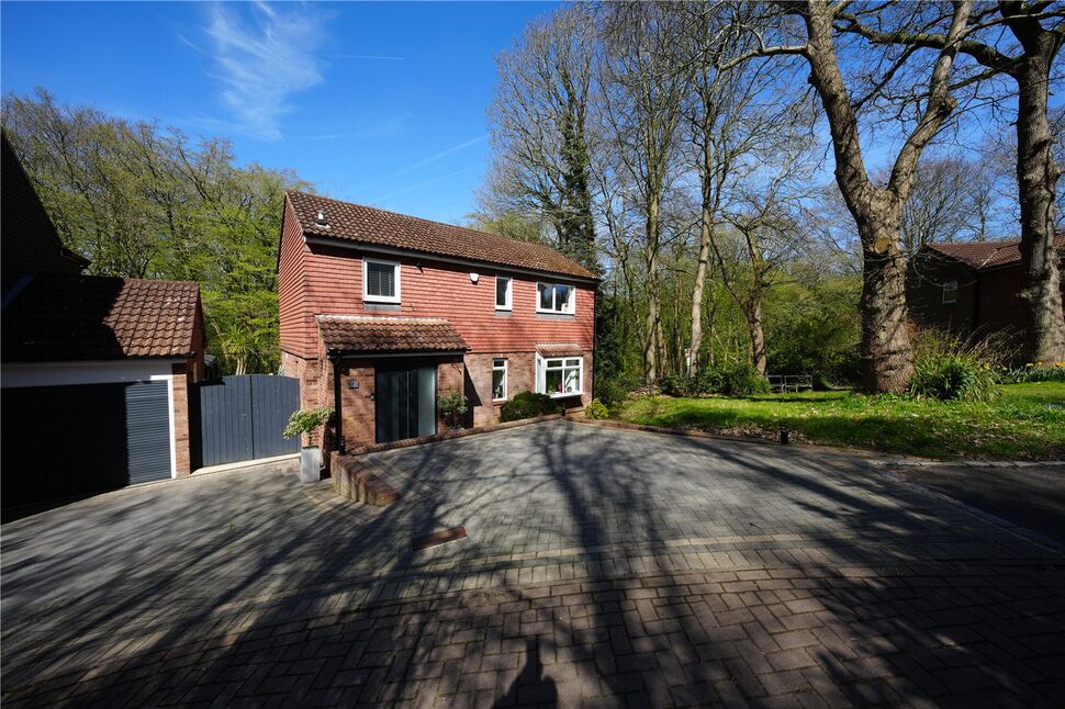 Main image of 4 bedroom Detached House to rent, Hurst Hill, Chatham, Kent, ME5
