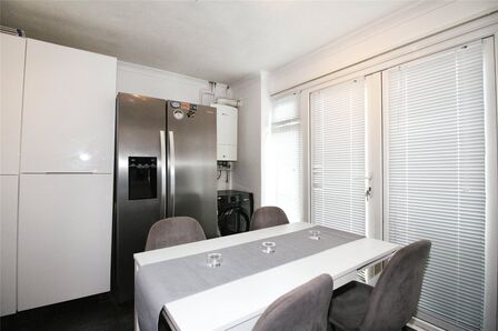 2 bedroom Mid Terrace House for sale