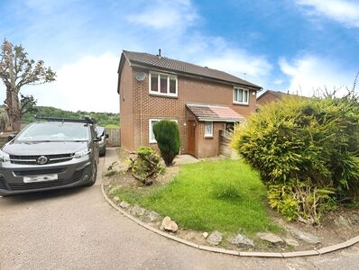 Romney Road, 3 bedroom Semi Detached House to rent, £1,550 pcm