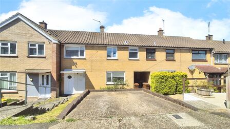 3 bedroom Mid Terrace House for sale