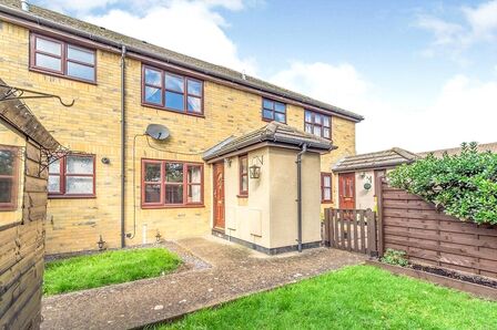 1 bedroom Mid Terrace House for sale
