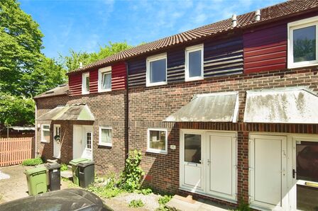 2 bedroom Mid Terrace House for sale