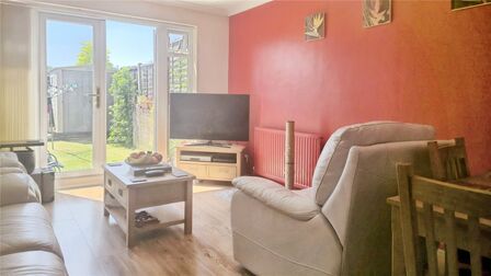 2 bedroom Mid Terrace House for sale