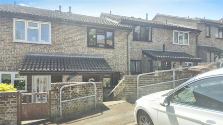 2 bedroom Mid Terrace House for sale