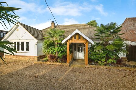 Chestnut Avenue, 4 bedroom Detached Bungalow for sale, £800,000