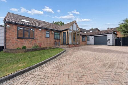 Barleymow Close, 5 bedroom Detached Bungalow for sale, &pound;850,000